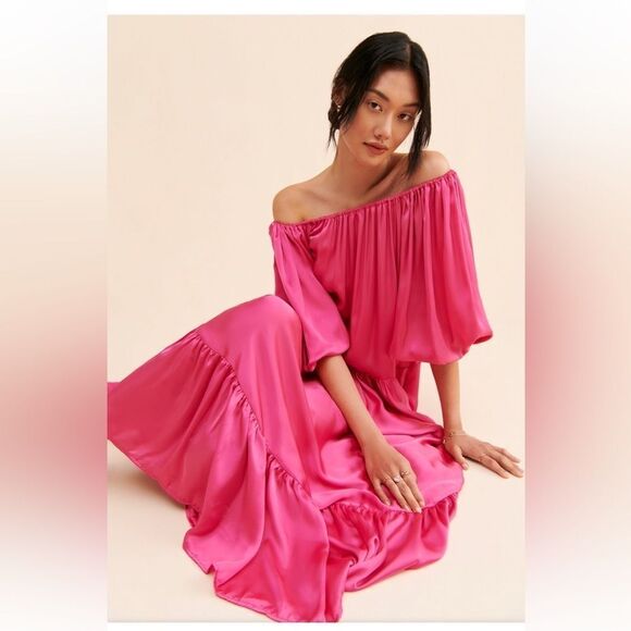 Erika Pena Dresses & Skirts - Bettina Maxi Dress
Erika Pena for Anthropologie Penmark on the left sleeve